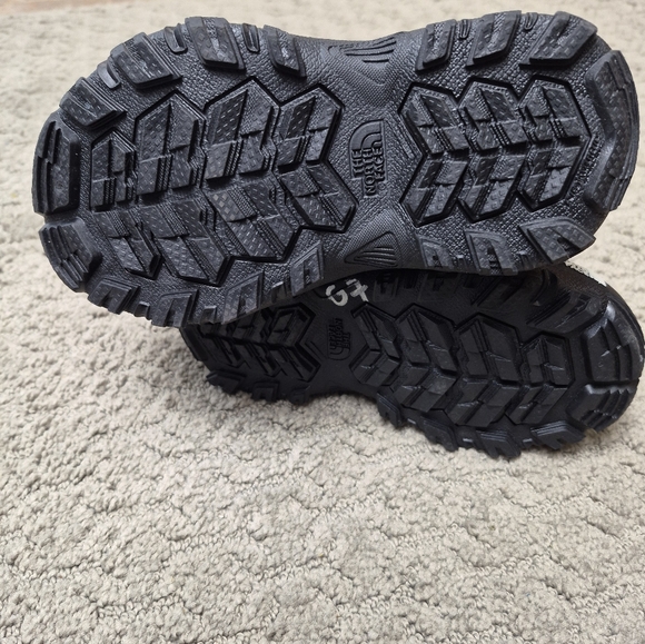 The North Face Alpenglow V WP Girls Snow Hiking Boots Black/Boysenberry US 11 - Picture 5 of 5